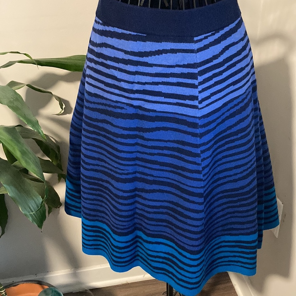 Chic knit skirt with flare 🔥